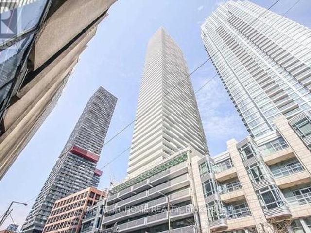 Condo for sale in Toronto—St. Paul's, Toronto