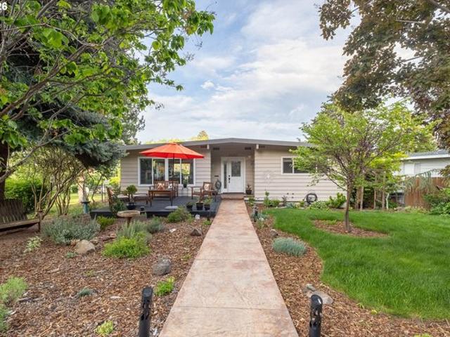 House for sale in Oregonia