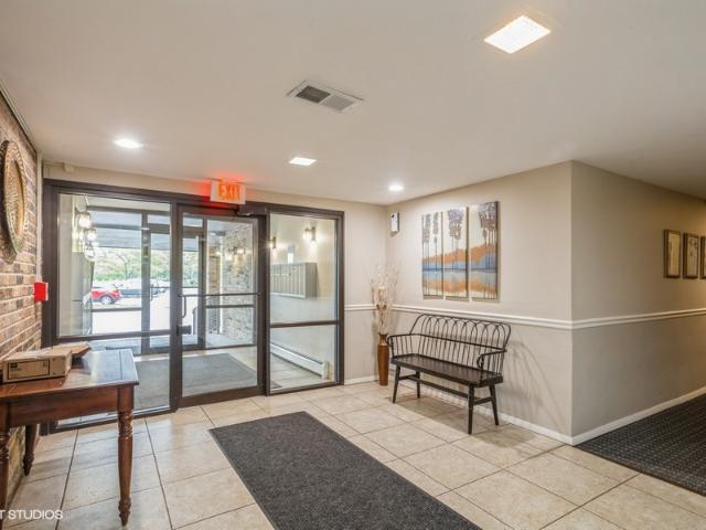 Condo for sale in Arlington Heights