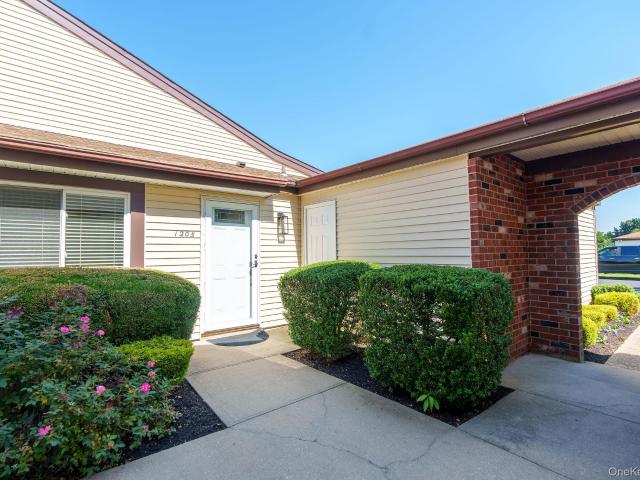 Condo for sale in Smithtown, New York