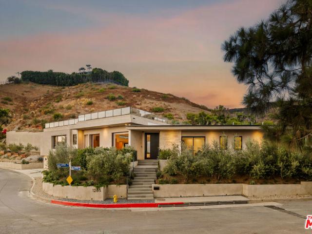 Property for rent in Canoga Park, California