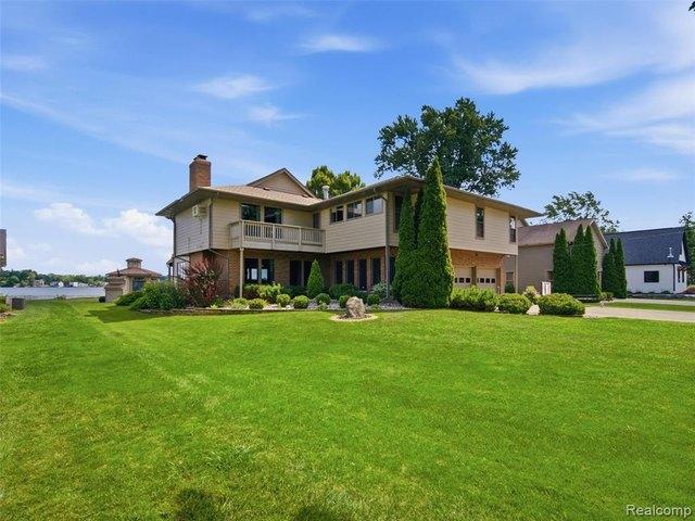 House for sale in Fenton, Michigan