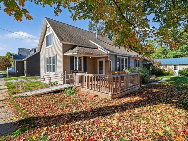 House for sale in Manistee, Manistee County