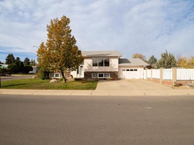 House for sale in Park Meadows, Lethbridge