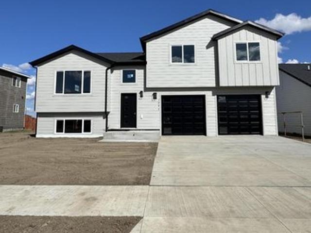 House for sale in Watford City, North Dakota