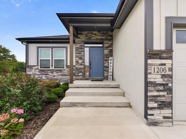 House for sale in Harrisonville, Cass County