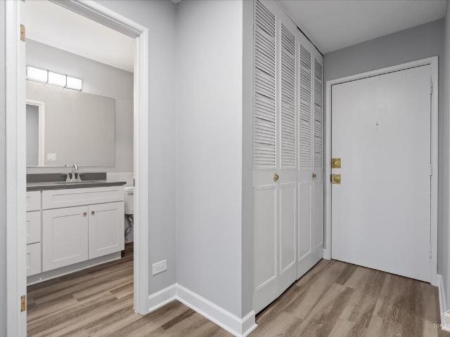 Condo for sale in Arlington Heights, Illinois