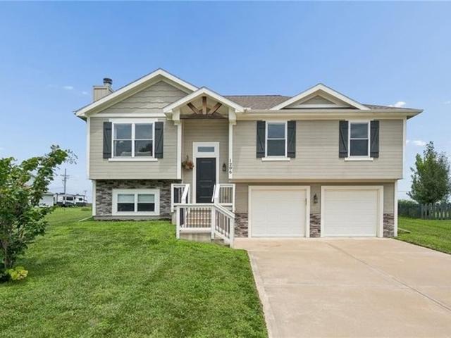 House for sale in Smithville, Missouri
