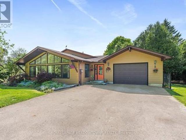 House for sale in Ontario