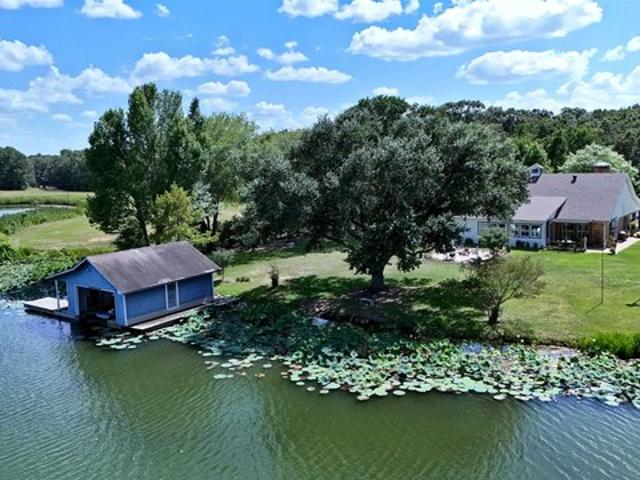 House for sale in Henderson, Texas