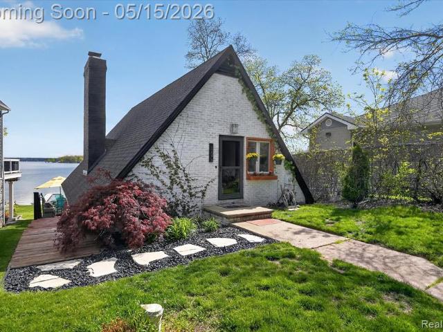House for sale in Fenton, Michigan