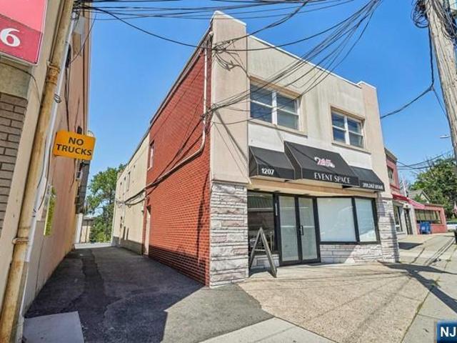 Commercial for sale in Fort Lee, New Jersey