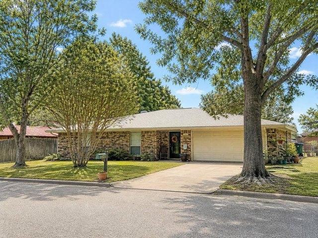 House for sale in Bowie, Texas