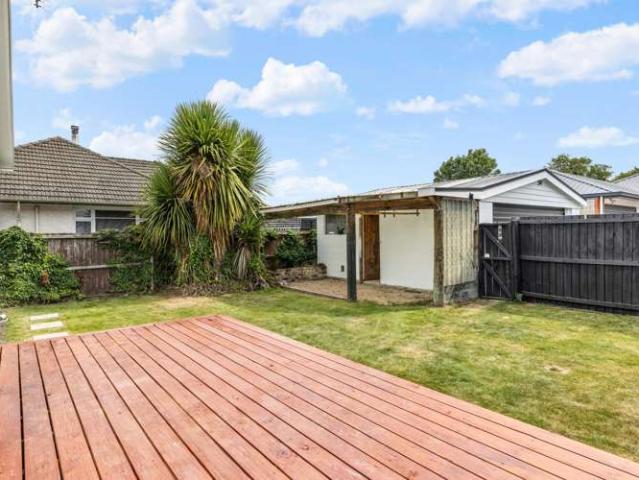 House for sale in Chaslands, Canterbury