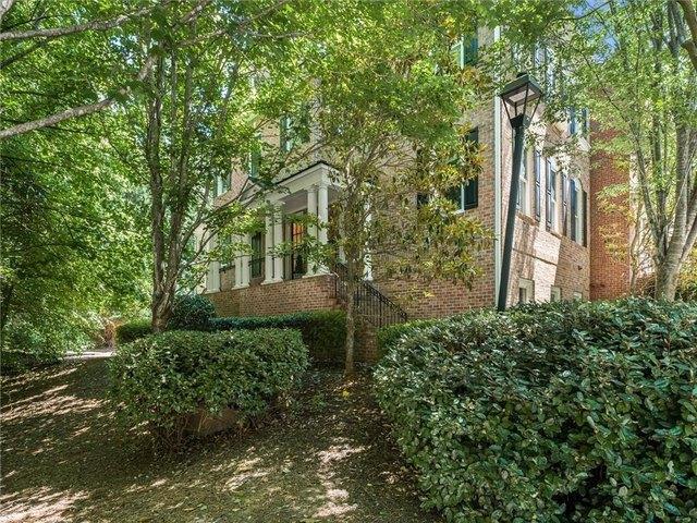Townhouse for sale in Roswell, Georgia
