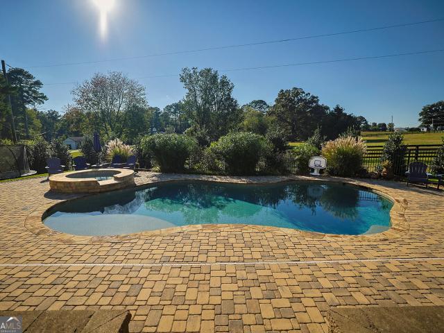 House for sale in Hoschton, Barrow County