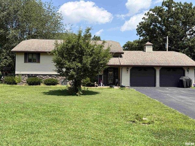 House for sale in Taylorville, Illinois