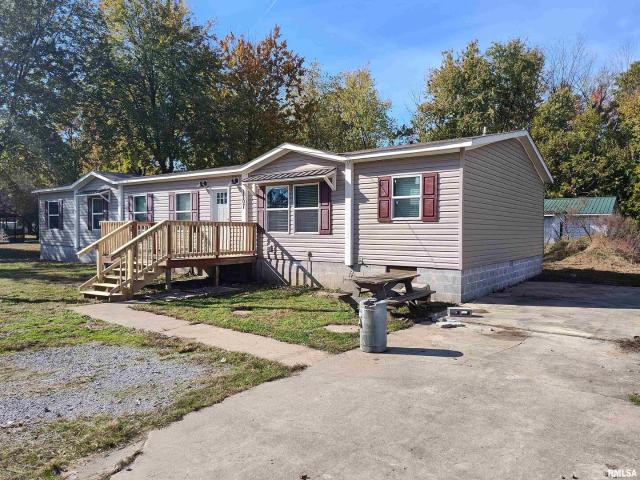 House for sale in Fairfield, Illinois