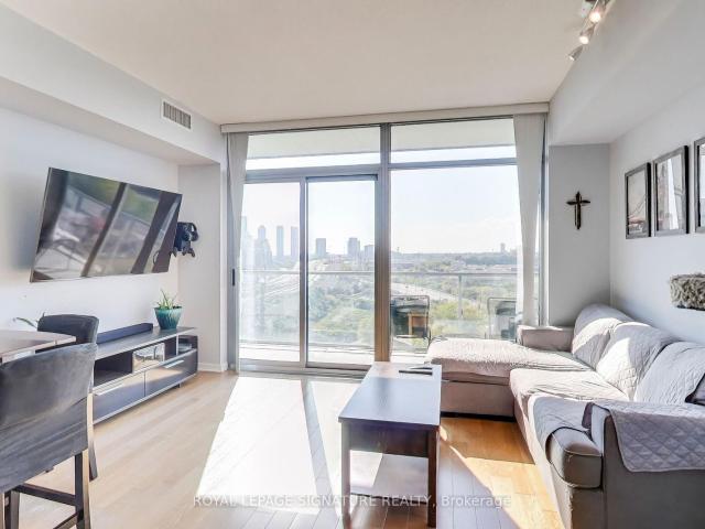 Condo for sale in Toronto, Golden Horseshoe