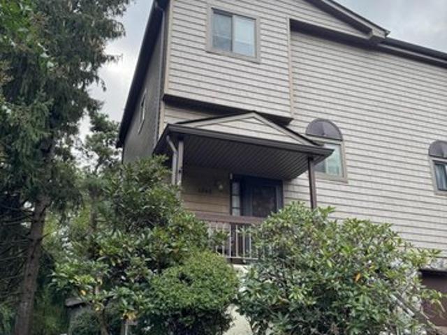 Townhouse for sale in Monmouth, New Jersey