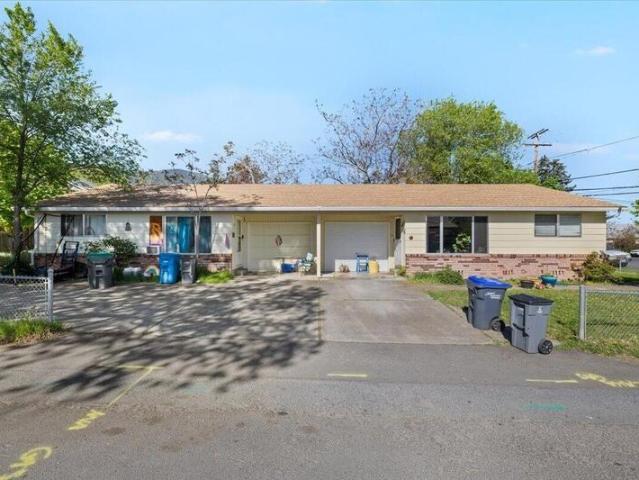 Duplex for sale in Ashland