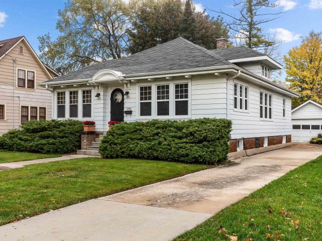 House for sale in Oshkosh, Winnebago County