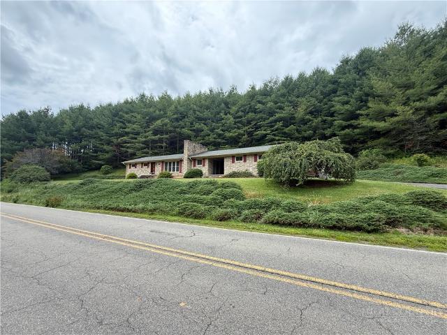 House for sale in Lansing, North Carolina