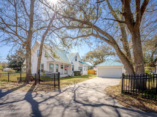 House for sale in Ocean Springs, Mississippi