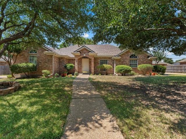 House for sale in Hewitt, Texas