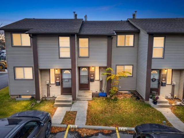 Townhouse for sale in Overlanders, Edmonton