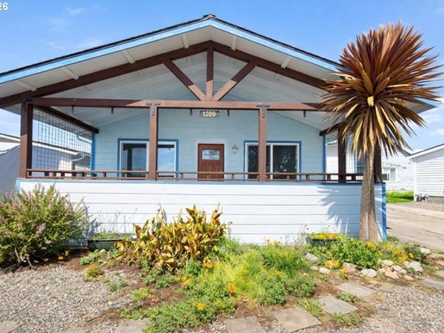 House for sale in Brookings, Curry County