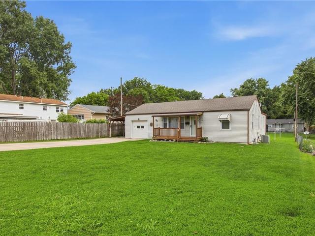 House for sale in Blue Springs, Jackson County