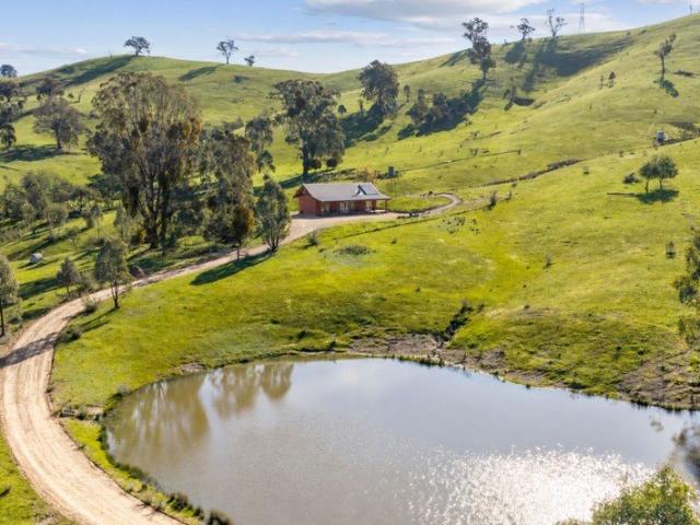 Cottage for sale in Victoria