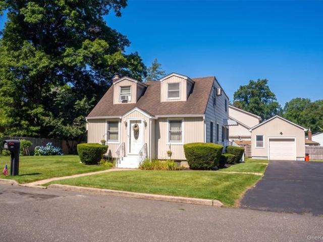 House for sale in Smithtown, New York