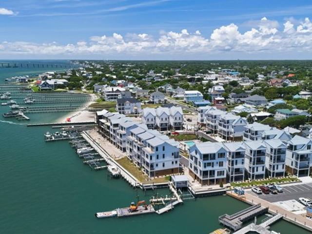 Townhouse for sale in Morehead City, North Carolina