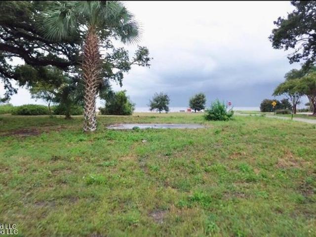 Land for sale in Pass Christian, Mississippi