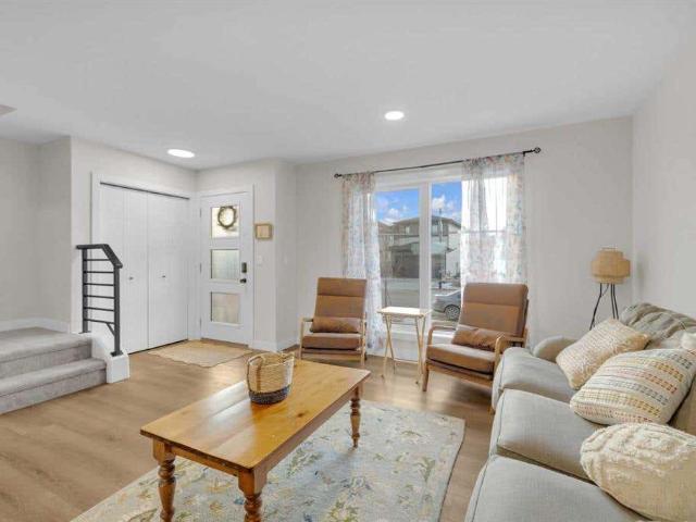 Townhouse for sale in Sylvan Lake, Alberta