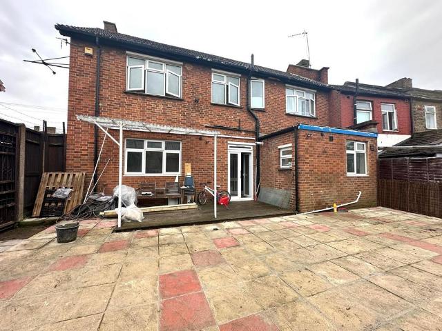 House for rent in London Borough of Newham, Greater London