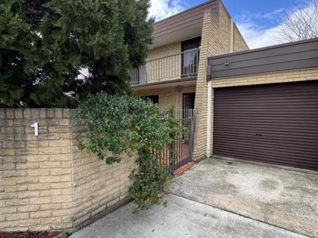 Townhouse for rent in Queanbeyan, New South Wales