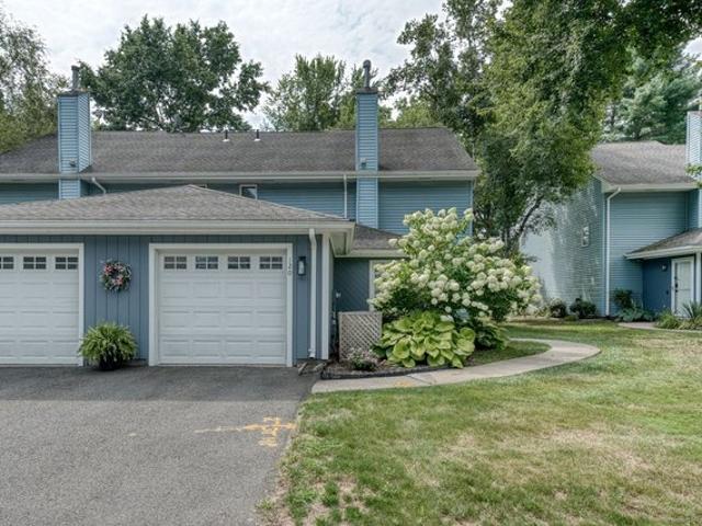 Townhouse for sale in Suffield, Connecticut