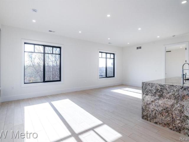 Condo for sale in New Hudson, Michigan