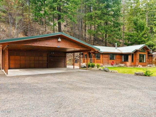 House for sale in Naches, Washington