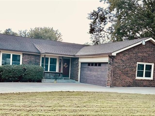 House for sale in Lansing, Leavenworth County