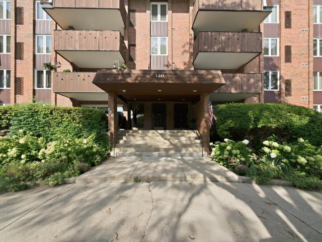 Condo for sale in Wood Dale, DuPage County