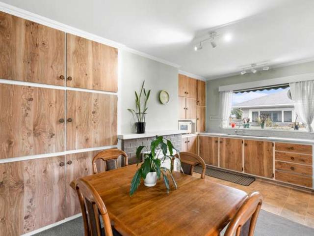 House for sale in Chaslands, Canterbury