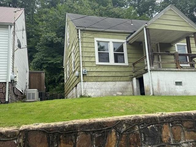 House for sale in Pineville, West Virginia