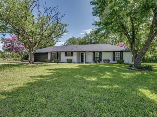 House for sale in Ellis, Texas
