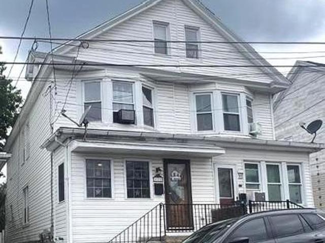 Townhouse for sale in Shenandoah, Pennsylvania