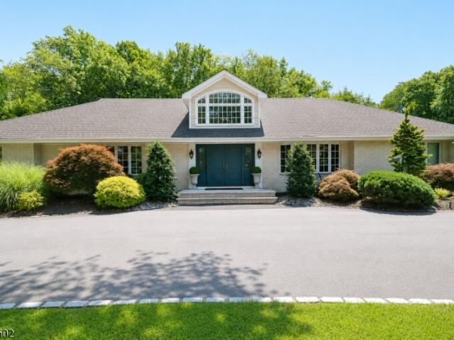 House for sale in East Hanover, New Jersey