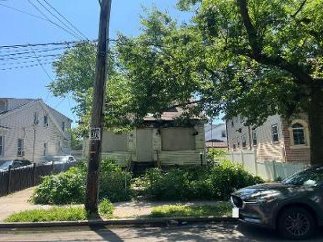 House for sale in Queens, Arverne